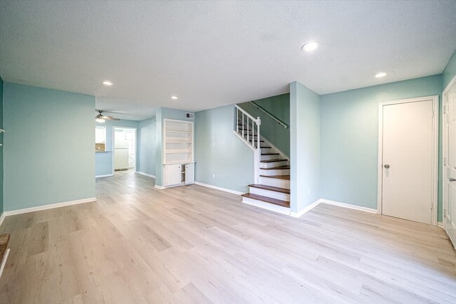 Building Photo - 2574 Marilee Ln Unit 39