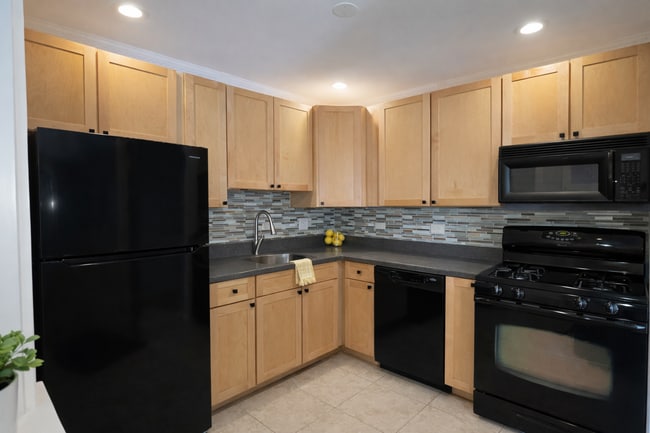 Building Photo - 16W540 87th St Unit 9-201