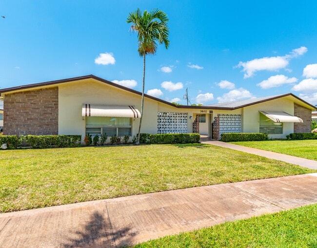 Photo - 555 S Luna Ct Hollywood, FL 33021