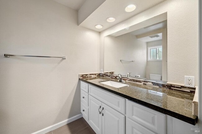Building Photo - 711 San Anselmo Ave Unit A Rental