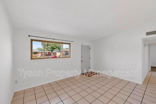Photo - 736 Claudine St NE