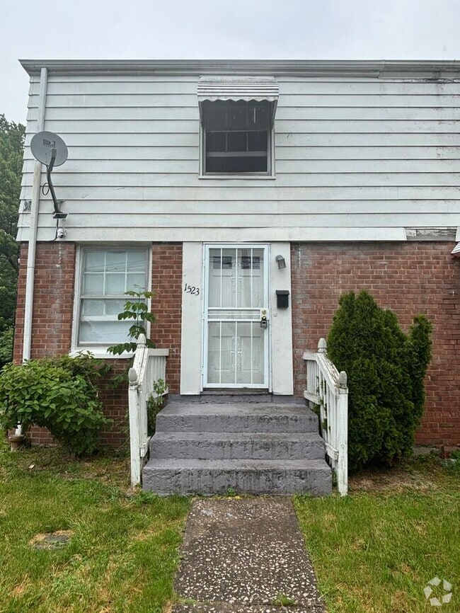 Building Photo - Gorgeous 2 beds 1 bath in Euclid! Rental
