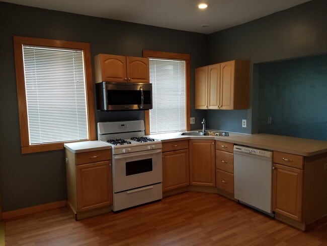 Photo - 113 E Spring St Unit 1