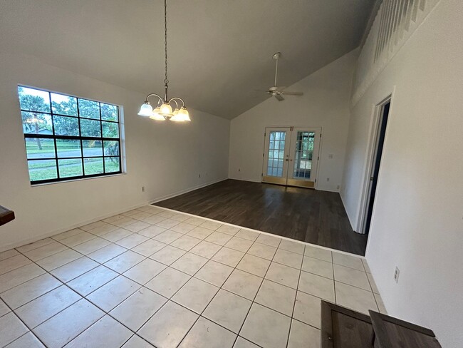 Photo - 1/2 Duplex For Rent !