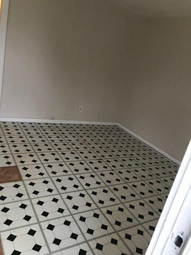 Dormitorio - 2818 S Grove St