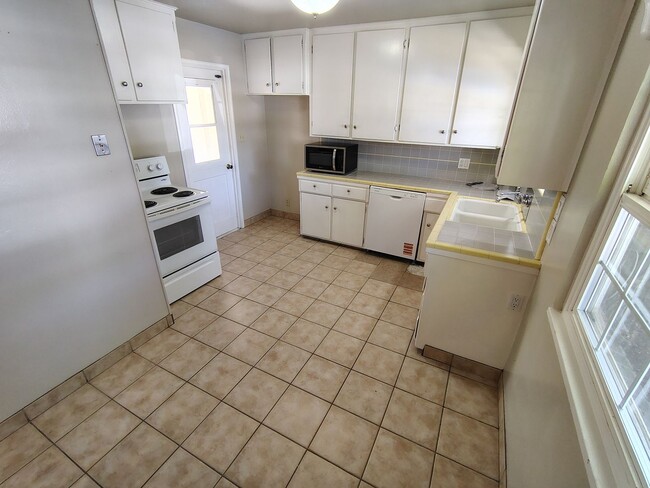 Photo - 1538 Maplewood Dr