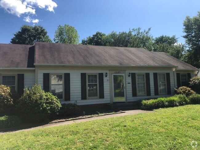 Building Photo - Wonderfully updated 3 bedroom 2 bath ranch... Rental