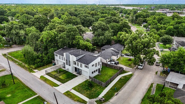 Photo - 6835 Weston St