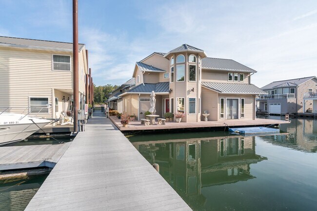 Photo - Enjoy Columbia River & McGuire Island view...
