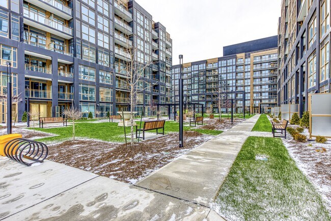 Photo - 2333-2333 Khalsa Gate