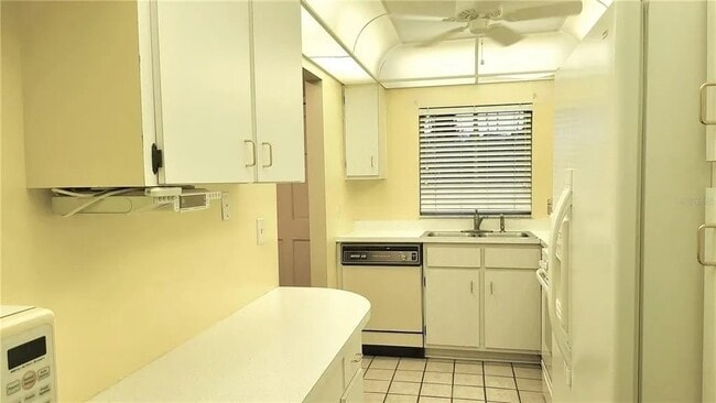 Photo - 400 El Camino Dr Unit 203