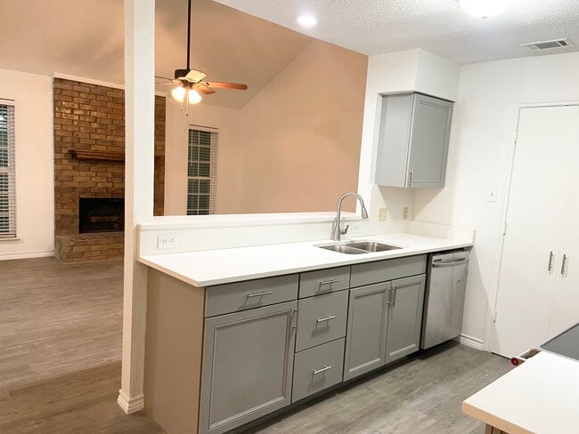 Photo - 2121 Stone Moss Ln