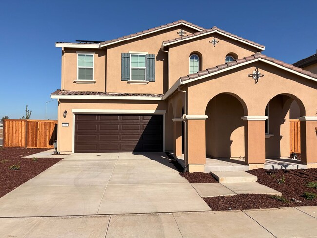 Building Photo - Beautiful 2 Story Home Ready To Be Home!
