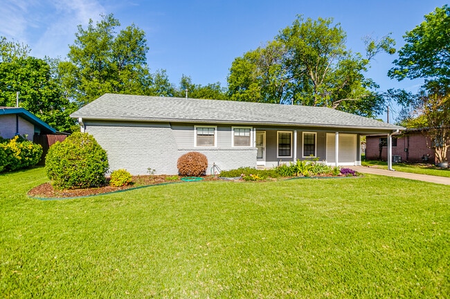 Photo - 1104 Sproles Dr