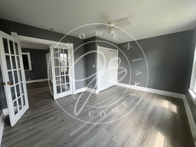 Photo - 325 E Streicher St