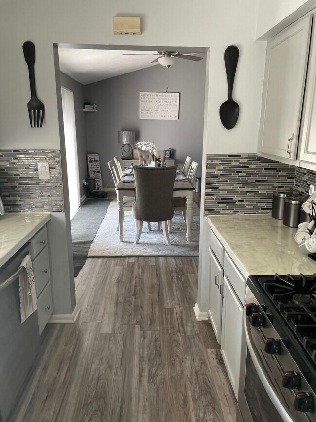 Photo - 5696 Falkirk Rd