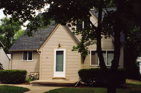 Building Photo - 1411 Rosewood St Unit Upstairs -1
