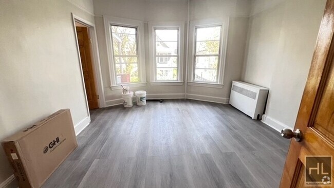 Building Photo - NATURALLY BRIGHT, GUT RENOVATED AND LARGE... Unit 2 Rental