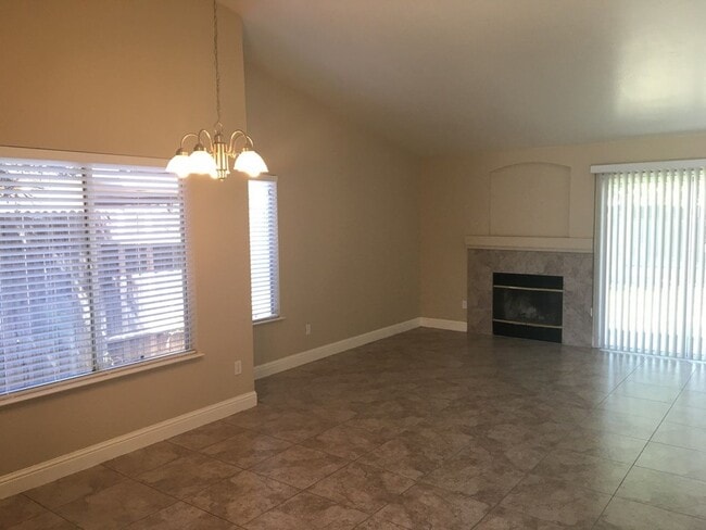 Photo - 3+2 NW Hageman & Jewetta Area $2200+ $2200...