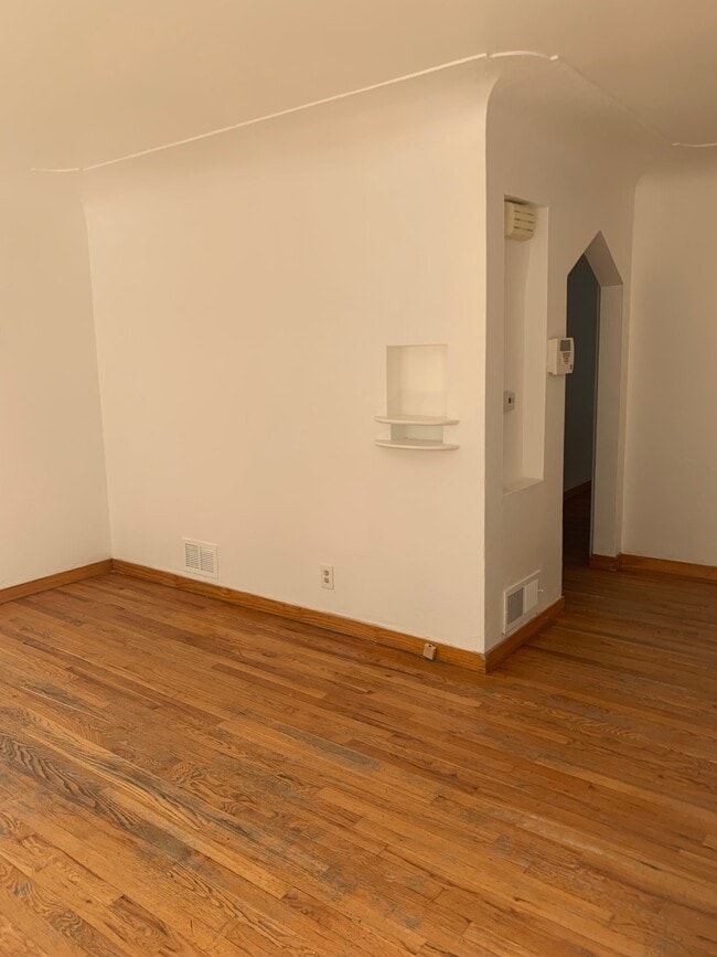 Photo - 1769 Clinton St