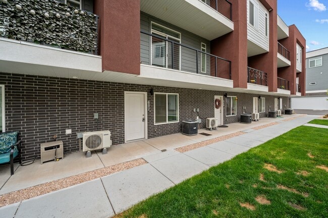 Building Photo - 651 S 450 E