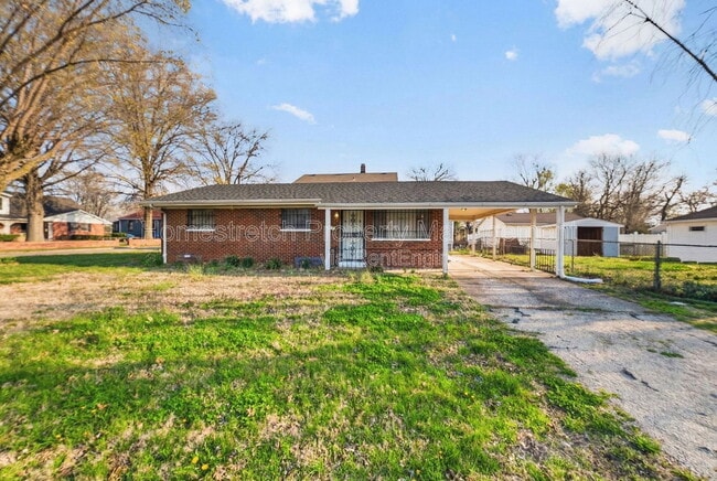 Building Photo - 2301 Belleview Ave