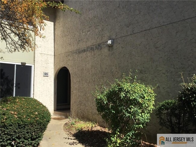 Building Photo - 95 Thoreau Dr