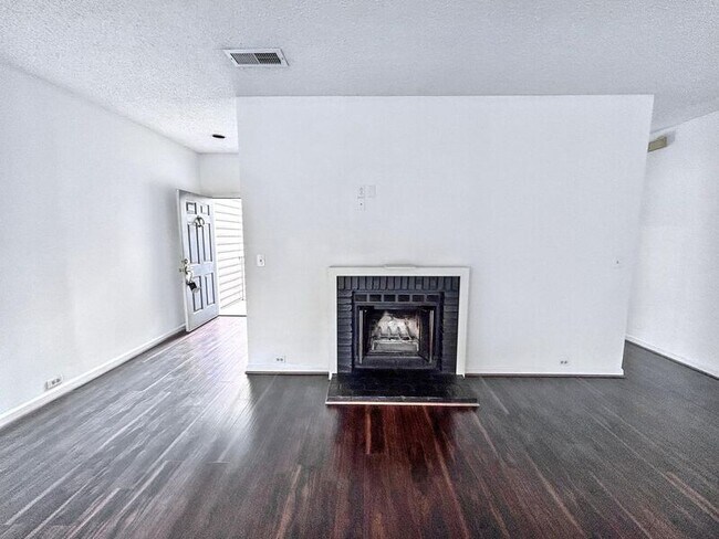 Photo - 1942 Waterford Pl