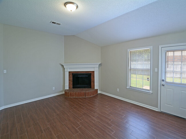 Photo - 3 BEDROOM, 2 BATH NEAR STATELINE RD AND ROSS RD