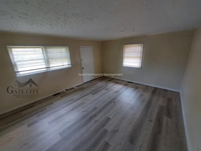 Photo - 1610 Brockett Ave