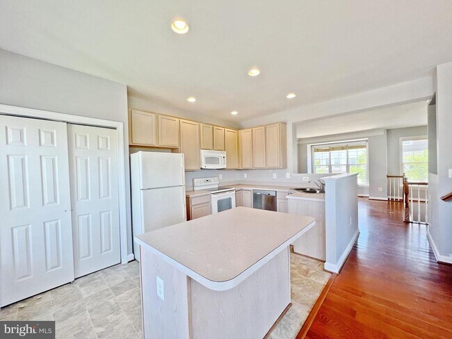 Photo - 8118 Rainwater Cir