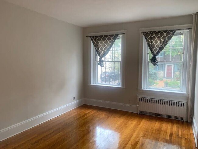 Photo - 104 Strathmore Rd