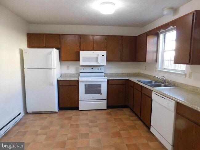 Photo - 244 Waterford Ln