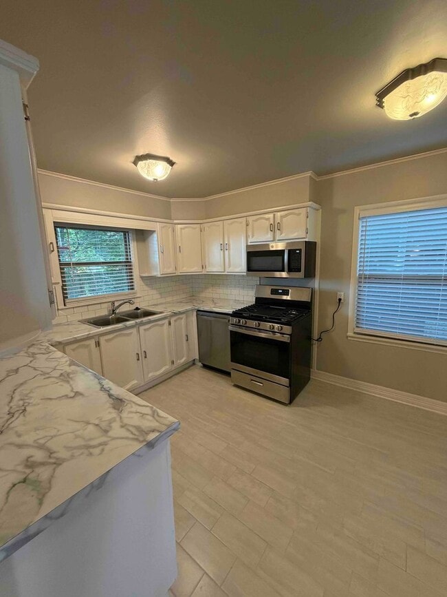 Photo - Freshly Updated 3-Bed Midtown Tulsa Home