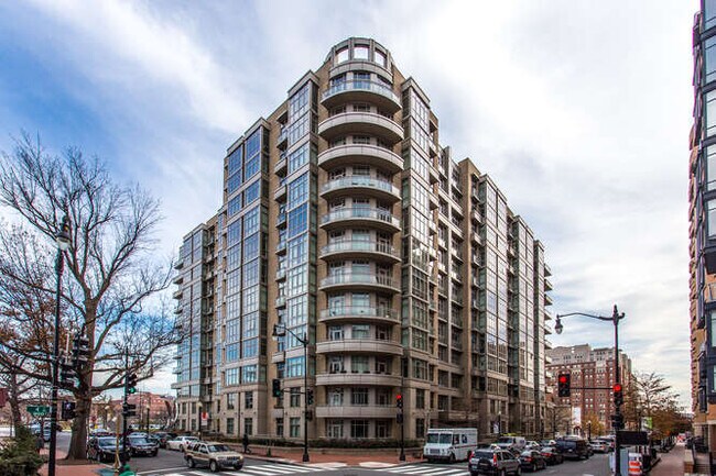 Building Photo - 811 4th St NW