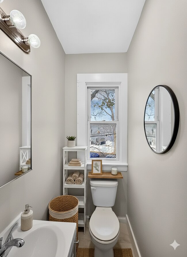 Building Photo - 44 Clifford St Unit Apt 2