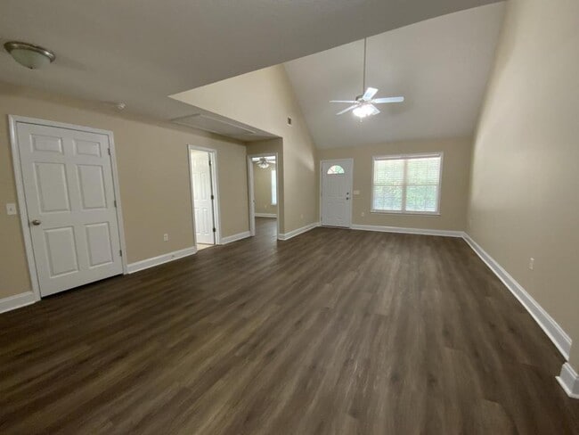 Photo - 104 Lakeview Commons Dr