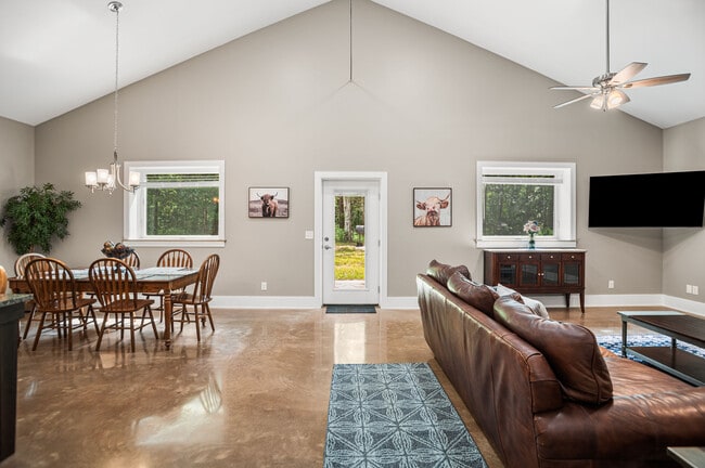 Photo - 205 Woodcraft Dr