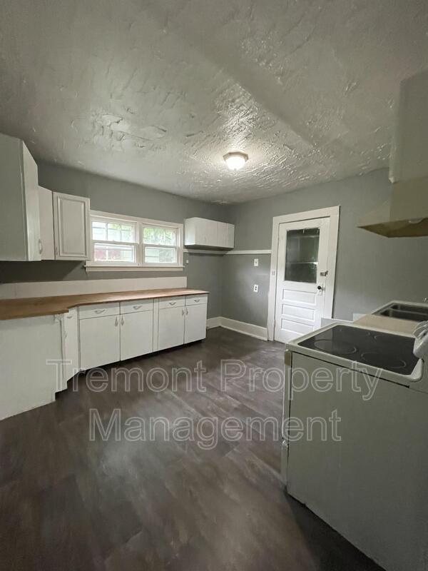 Photo - 2702 Woodside St