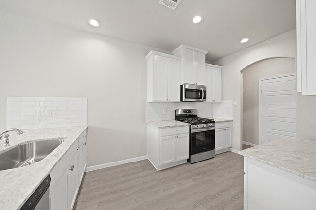 Building Photo - 831 Oakland Dr
