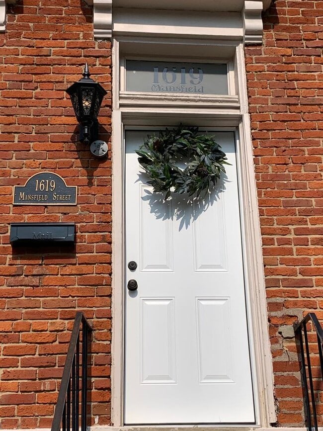 Front Porch - 1619 Mansfield St Unit #1