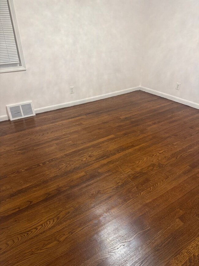 Photo - 3 bedroom, 2 bathroom bungalow with basement and 2 car garage on oversized lot