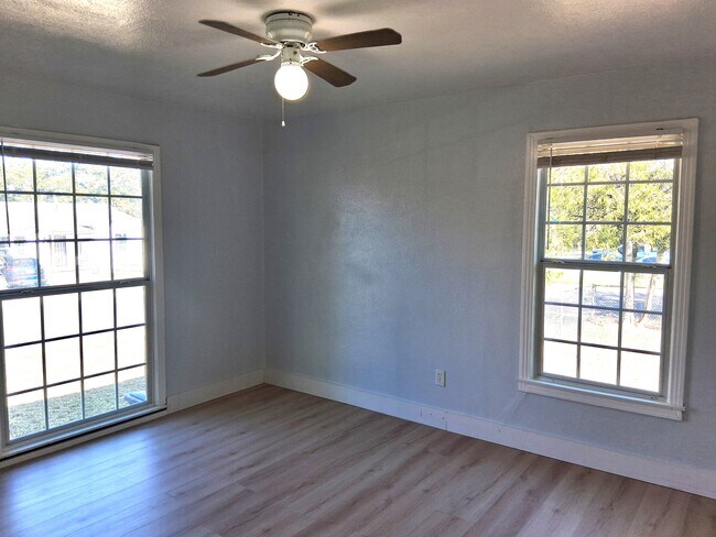 Photo - 902 Evetts Rd