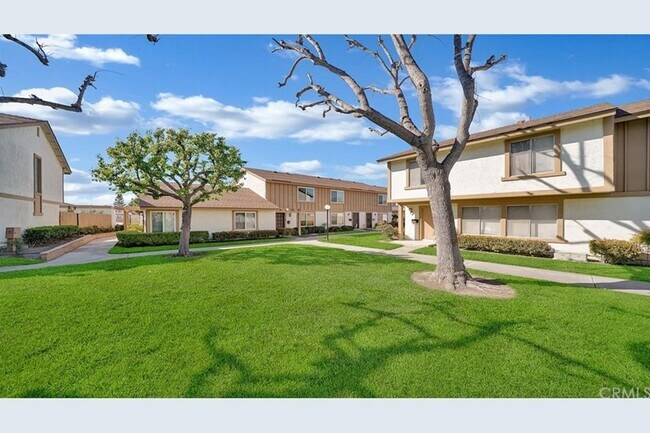 Photo - 330 Carriage Dr