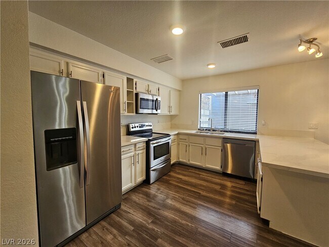 Photo - 3228 Longford Way