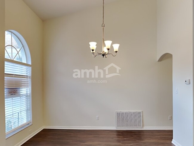 Photo - 2006 Ruby Red Blvd