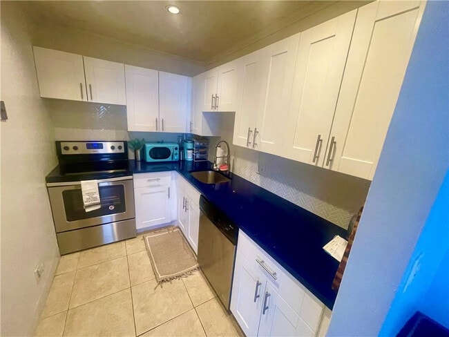 Photo - 2840 NE 14th Street Causeway Unit 210