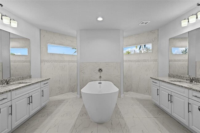 Photo - 710 NW 2nd Ln