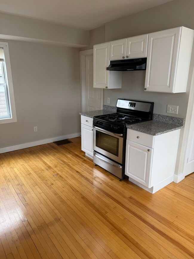 Building Photo - 9 Fifth St. In Lowell Unit 9-2