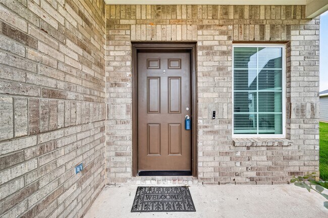 Photo - 31622 Whittis Hl Wy